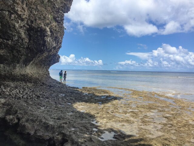 磯歩きで向かう石垣島シュノーケリング