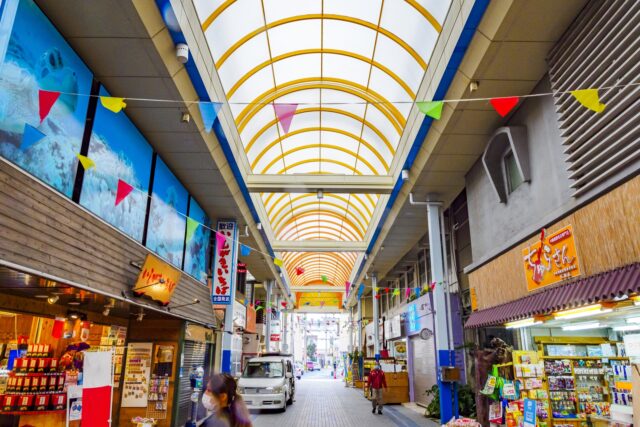 雨の日も安心の石垣島アーケード観光