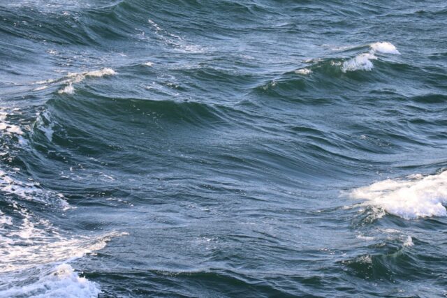 海　波　流れ　沖